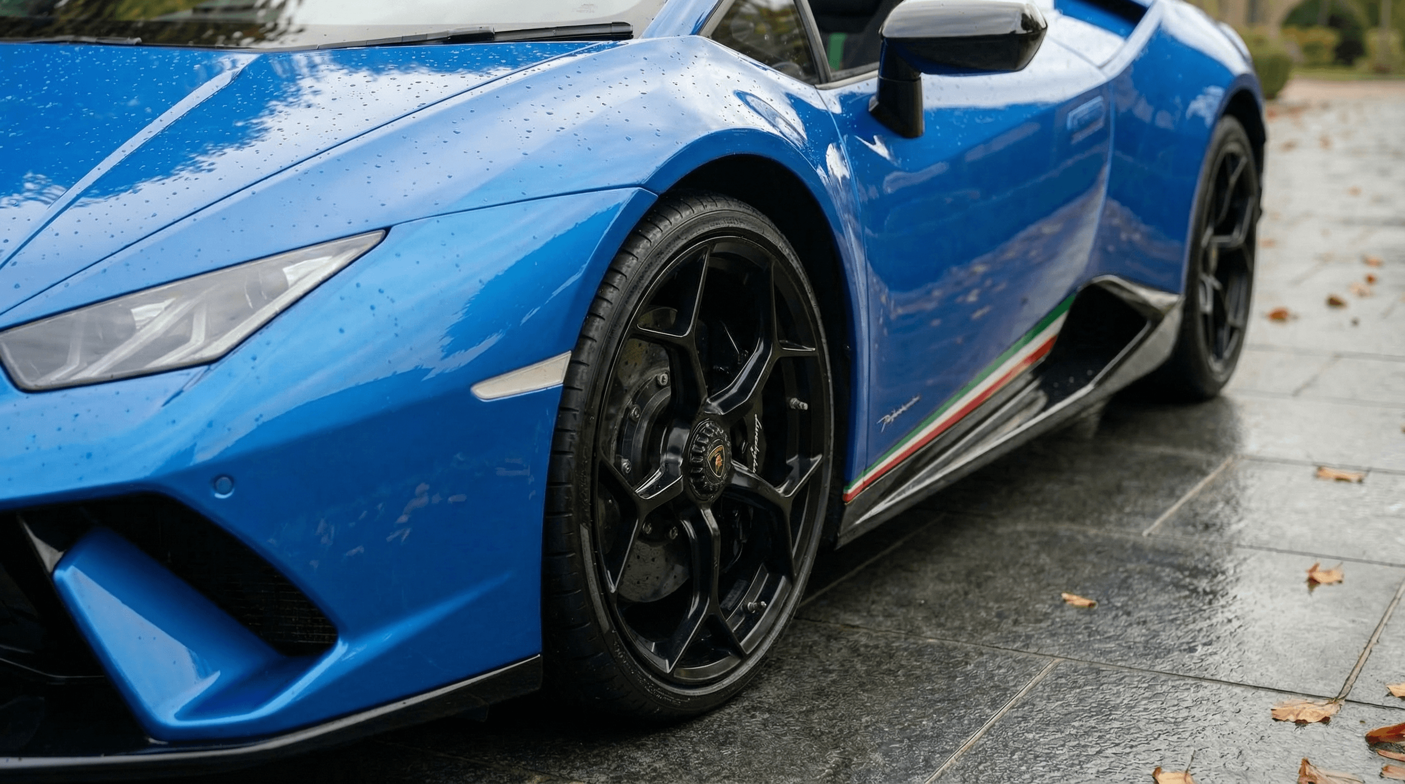 Lamborghini Huracan Performante Spyder Blue fender view - supercar hire UK