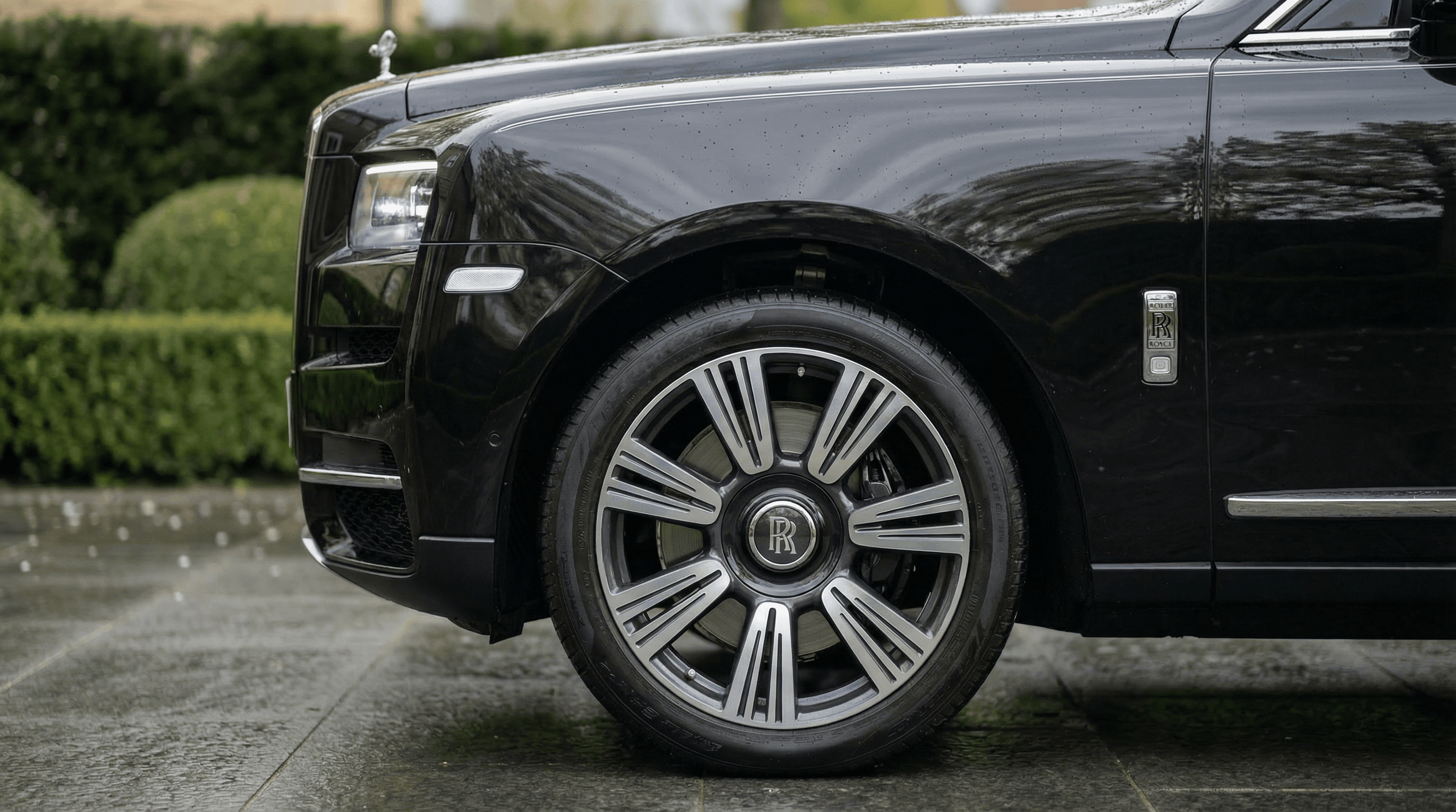 Rolls-Royce Cullinan fender view - supercar hire UK