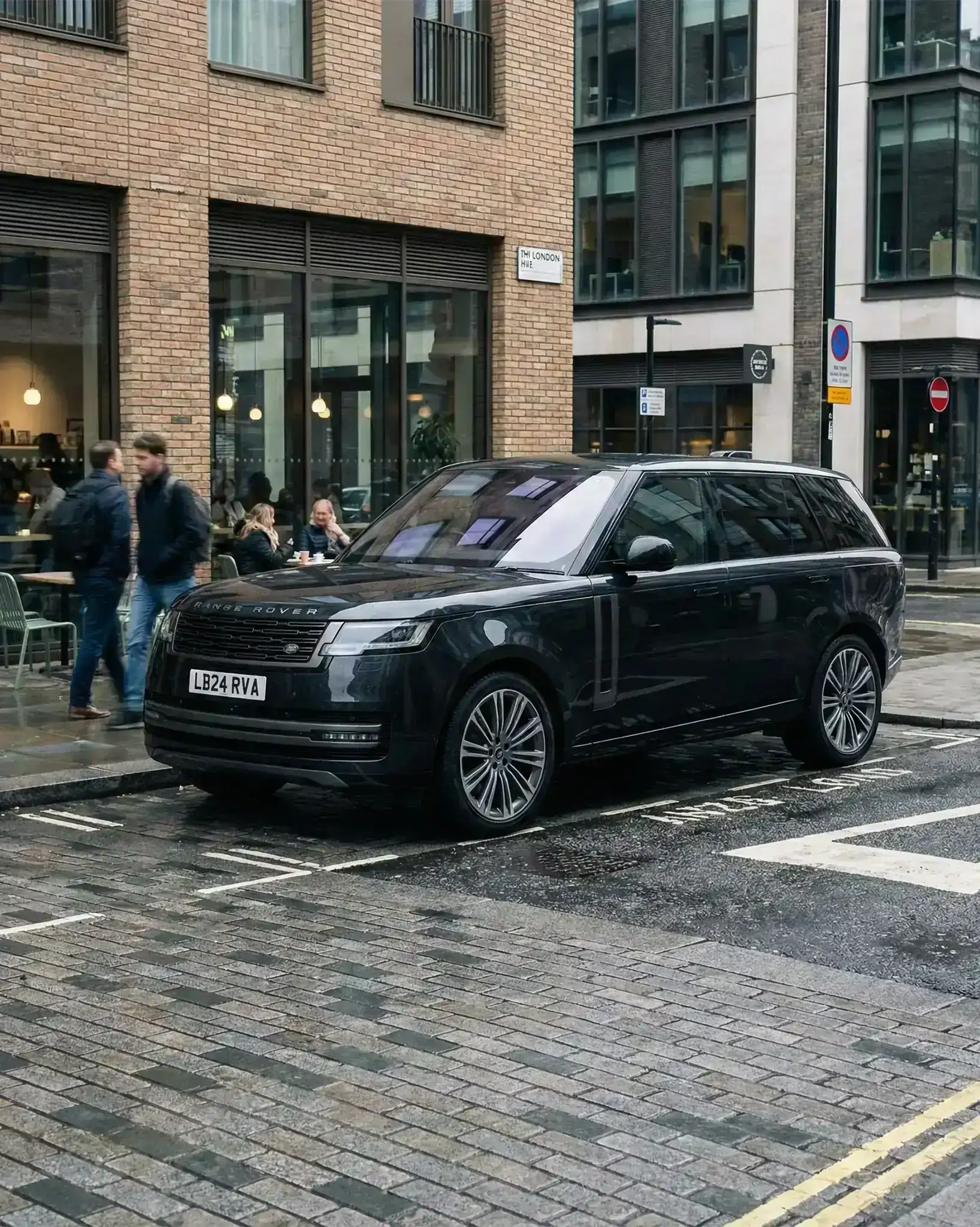 Hourly Car Hire in Edinburgh — Hourly hire for Edinburgh proms, social media content, birthday surprises, and special appearances during the Festival.