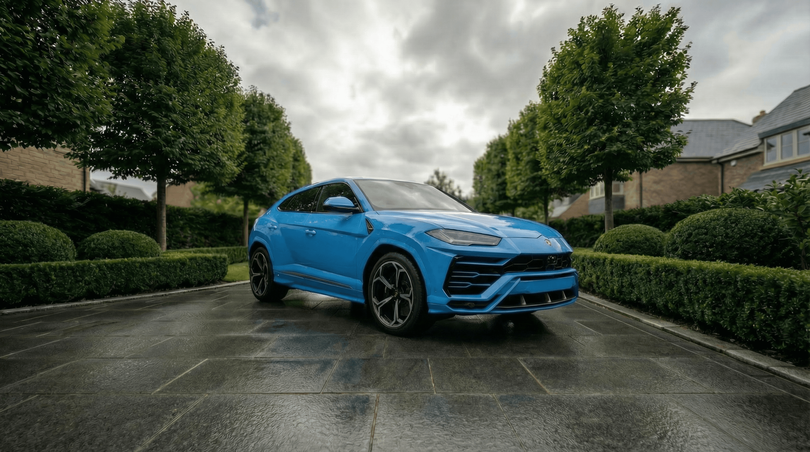 Lamborghini Urus Se Sky available for hire