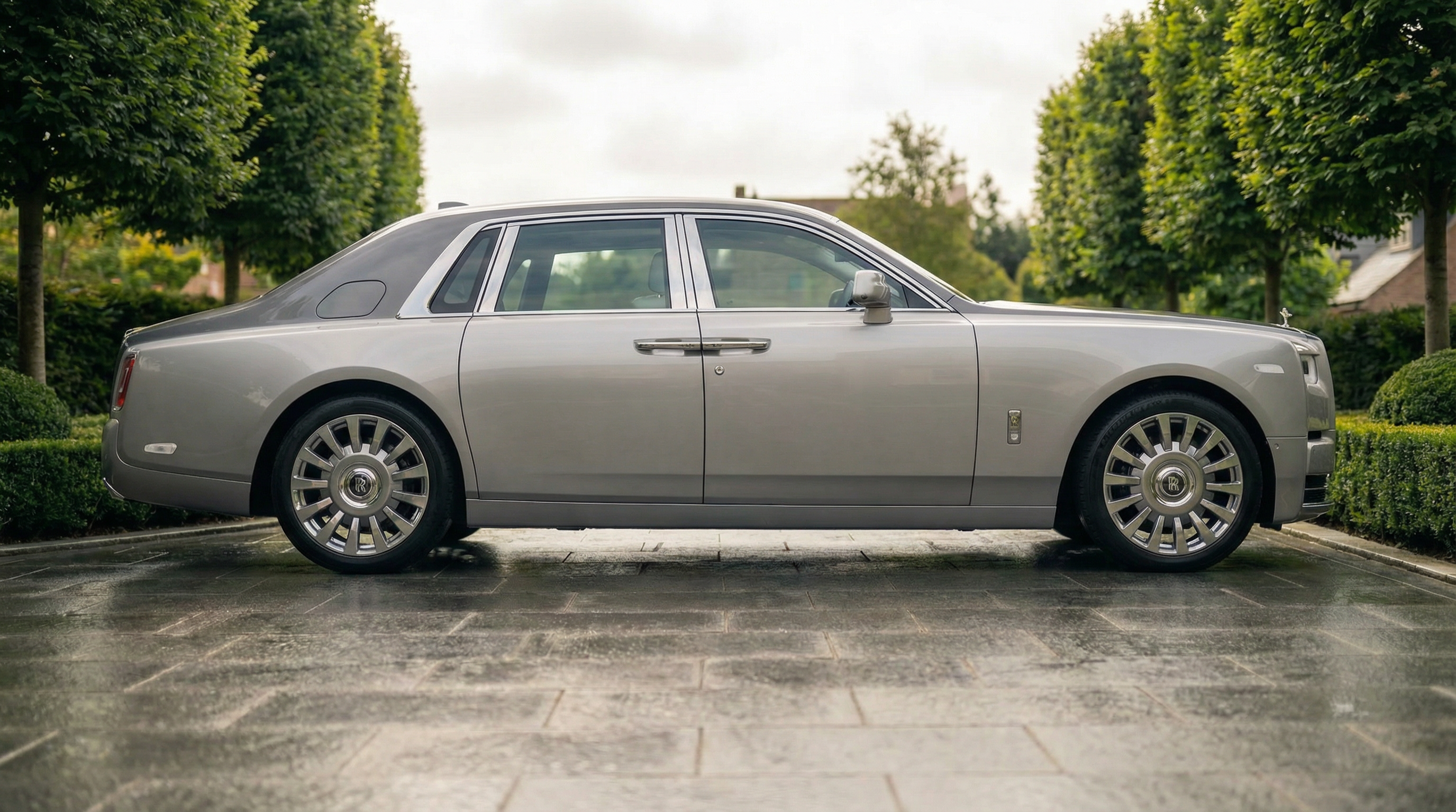 Rolls-Royce Phantom side view — included in Leeds chauffeur hire with professional driver and full insurance