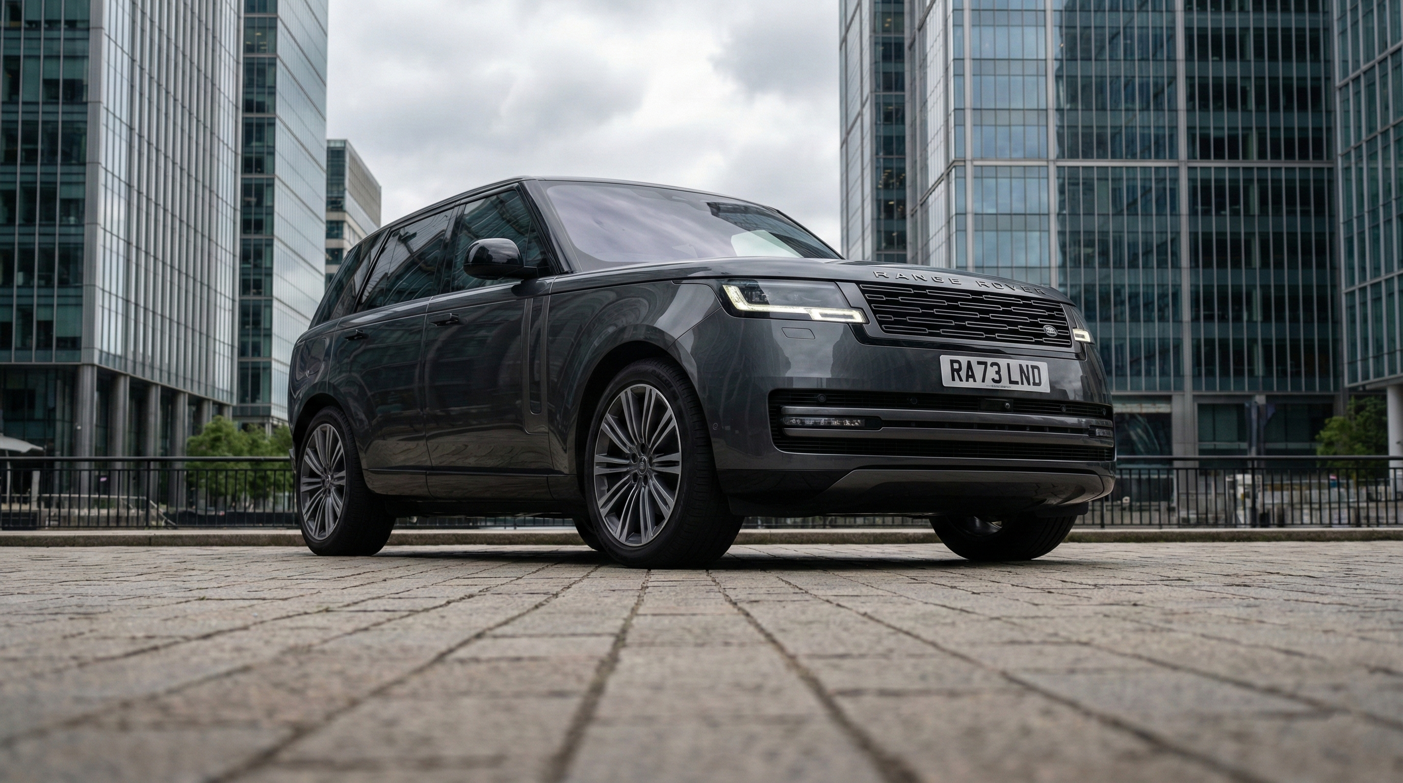 Range Rover Autobiography at Wellington Place Leeds — long-term corporate car hire for executives at Leeds business districts